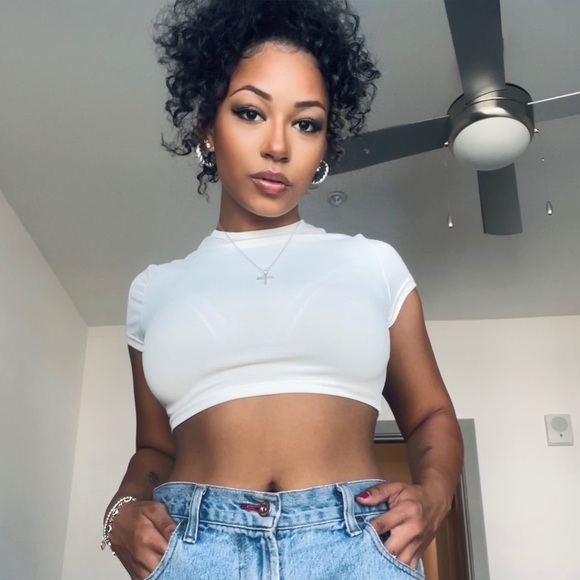 Meet your Posher, Alexia - Picture 1 of 1